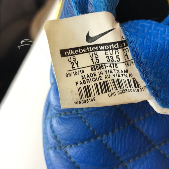 Boys Nike soccer shoes - Picture 6 of 8